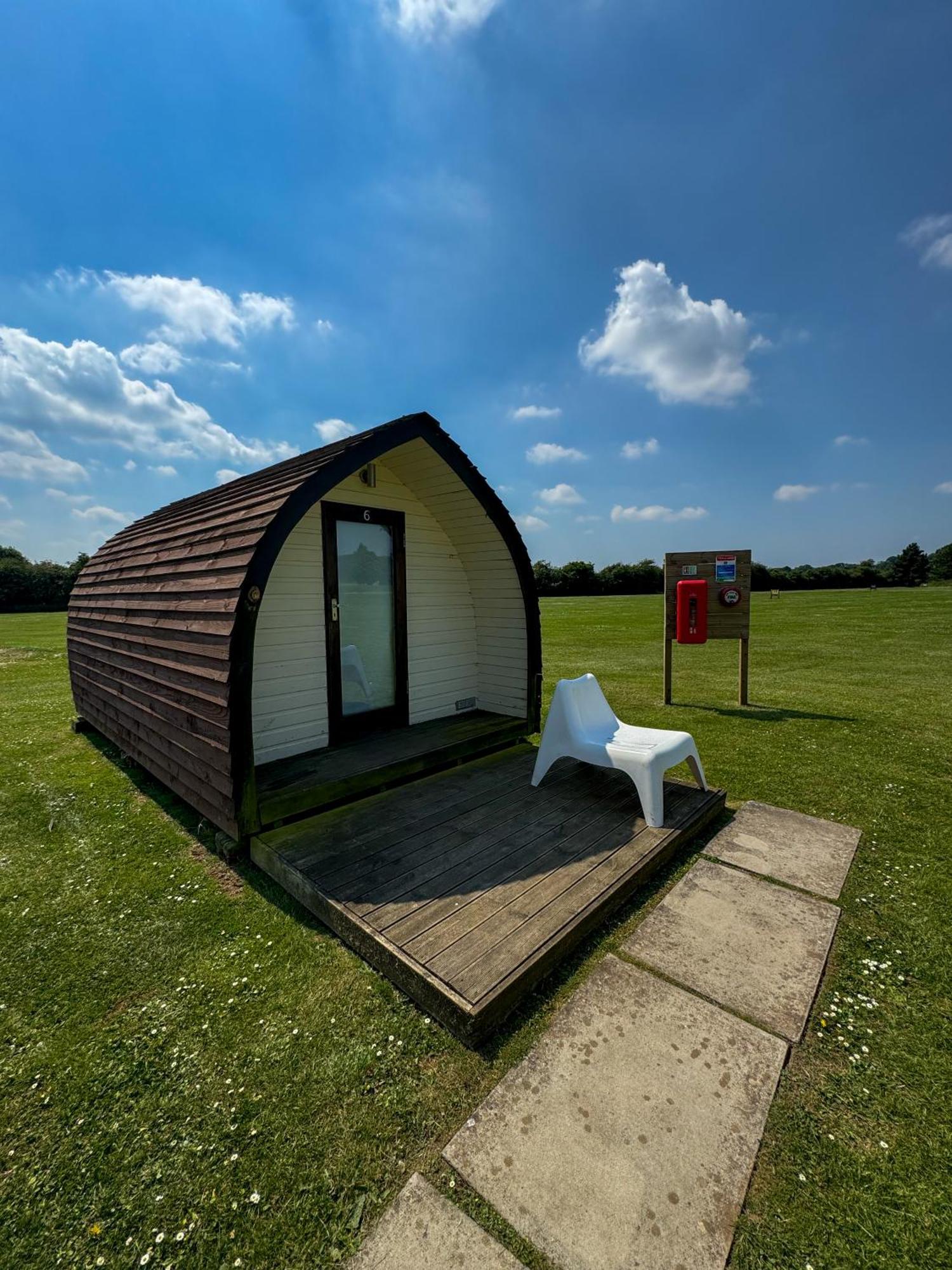 Rodway Hill Golf & Eco Pod Hotel กลอสเตอร์ ภายนอก รูปภาพ