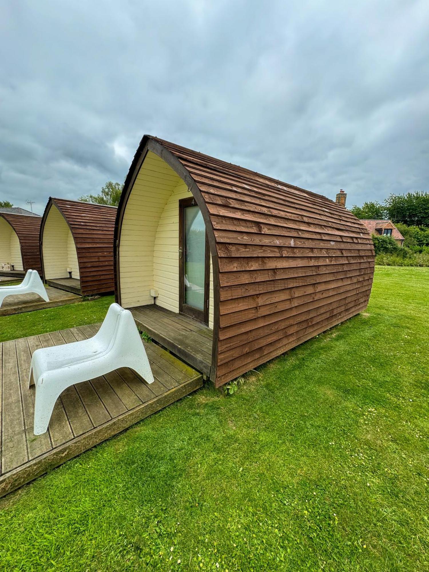 Rodway Hill Golf & Eco Pod Hotel กลอสเตอร์ ภายนอก รูปภาพ