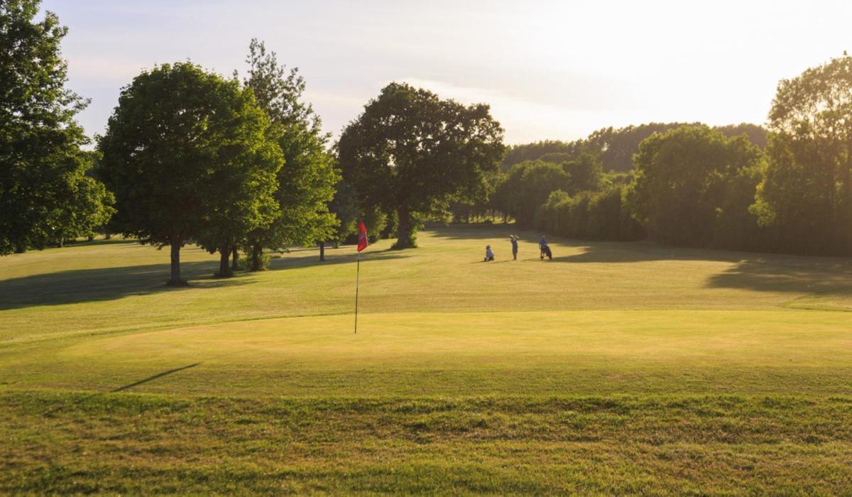 Rodway Hill Golf & Eco Pod Hotel กลอสเตอร์ ภายนอก รูปภาพ