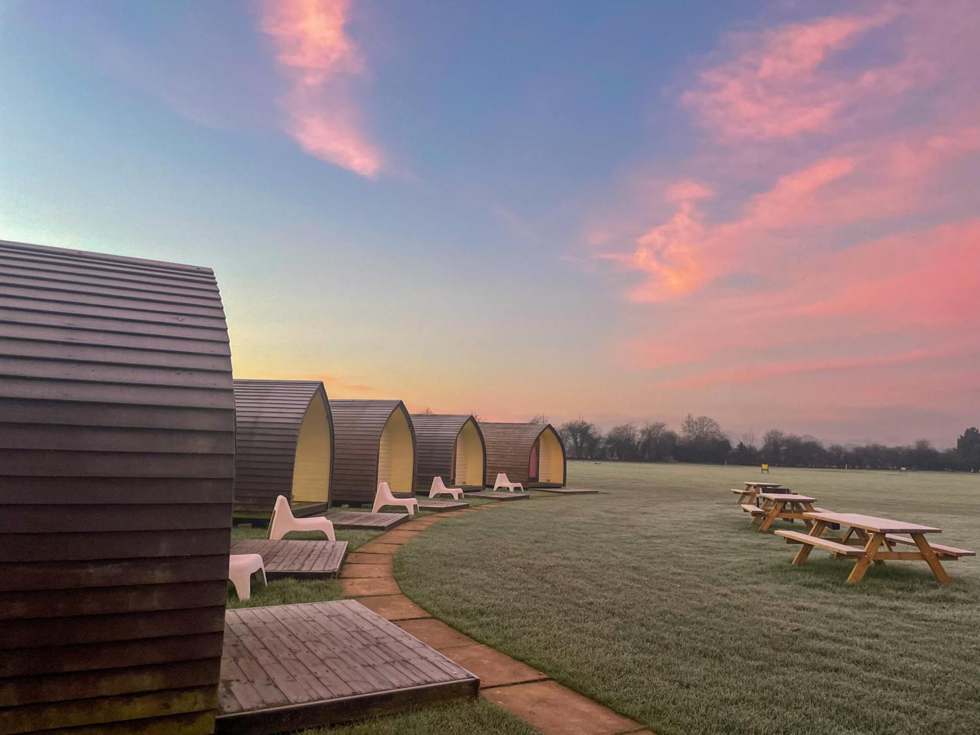 Rodway Hill Golf & Eco Pod Hotel กลอสเตอร์ ภายนอก รูปภาพ